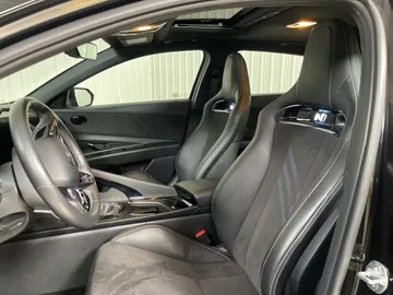 2025 Hyundai Elantra - image 3