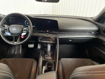2025 Hyundai Elantra - image 4