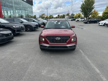 2024 Hyundai Venue - image 2