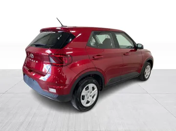 2024 Hyundai Venue - image 9