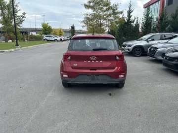 2024 Hyundai Venue - image 6