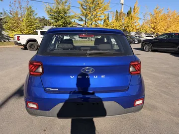 2024 Hyundai Venue - image 6