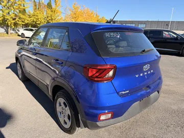 2024 Hyundai Venue - image 3