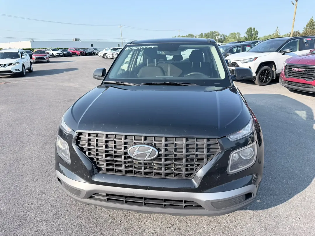2022 Hyundai Venue — photo 2