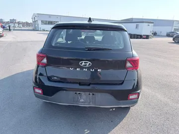 2022 Hyundai Venue - image 6