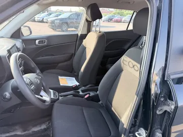 2022 Hyundai Venue - image 7