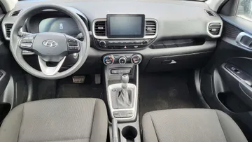 2024 Hyundai Venue - image 8