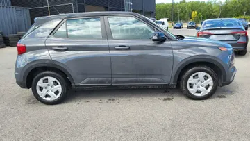 2024 Hyundai Venue - image 6
