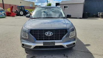 2024 Hyundai Venue - image 2