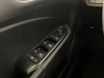 2021 Hyundai Venue - image 21