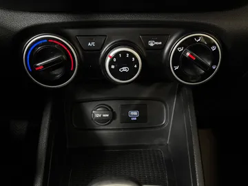 2021 Hyundai Venue - image 18