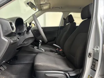 2021 Hyundai Venue - image 10