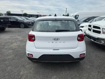 2021 Hyundai Venue - image 6
