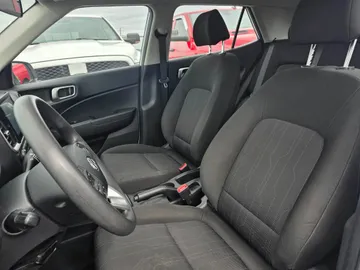 2021 Hyundai Venue - image 8