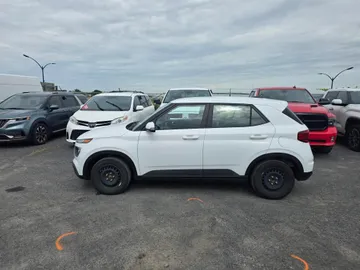 2021 Hyundai Venue - image 4