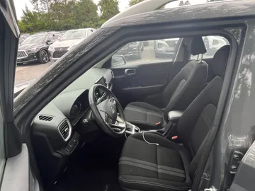 2024 Hyundai Venue - image 6