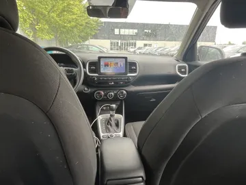 2024 Hyundai Venue - image 7