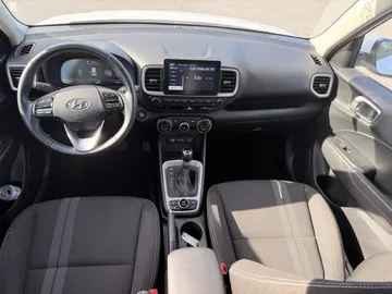2025 Hyundai Venue - image 9