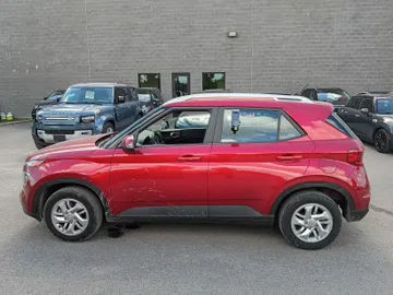 2025 Hyundai Venue - image 3