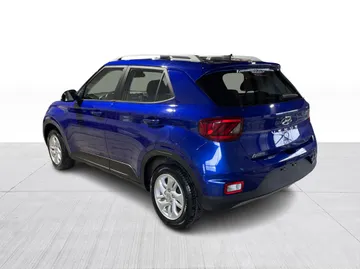 2025 Hyundai Venue - image 11