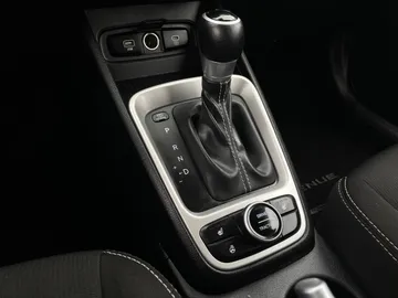 2025 Hyundai Venue - image 24