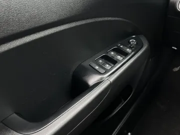 2025 Hyundai Venue - image 22