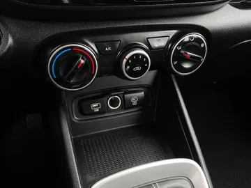 2025 Hyundai Venue - image 20