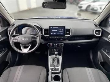 2025 Hyundai Venue - image 4