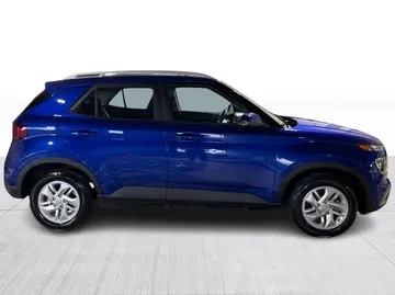 2025 Hyundai Venue - image 2