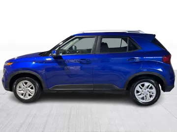 2025 Hyundai Venue - image 10