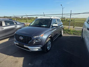 2022 Hyundai Venue - image 3