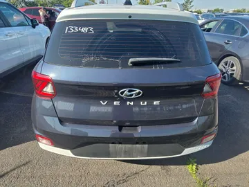 2022 Hyundai Venue - image 6