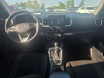 2022 Hyundai Venue - image 9