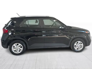 2025 Hyundai Venue - image 9