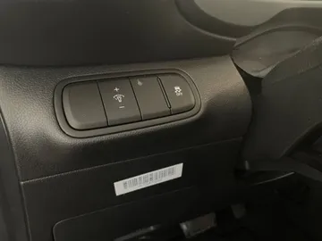 2025 Hyundai Venue - image 24