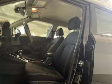 2025 Hyundai Venue - image 10