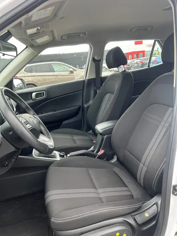 2025 Hyundai Venue - image 9