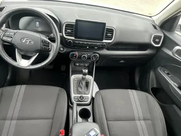 2025 Hyundai Venue - image 8