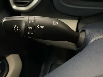 2025 Hyundai Venue - image 17