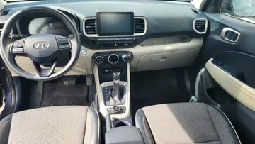 2025 Hyundai Venue - image 9