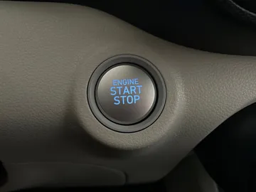 2025 Hyundai Venue - image 25