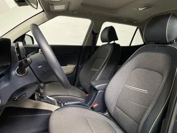 2025 Hyundai Venue - image 3