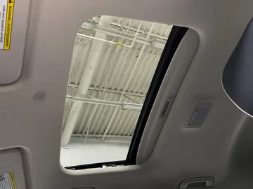 2025 Hyundai Venue - image 6