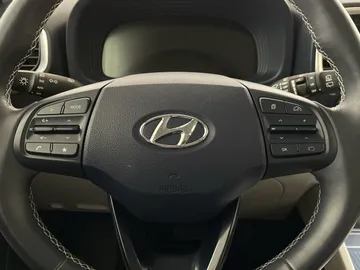 2025 Hyundai Venue - image 18
