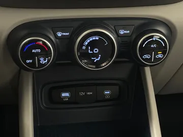 2025 Hyundai Venue - image 23