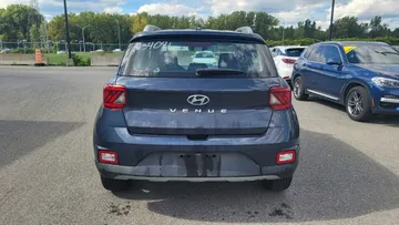 2025 Hyundai Venue - image 4