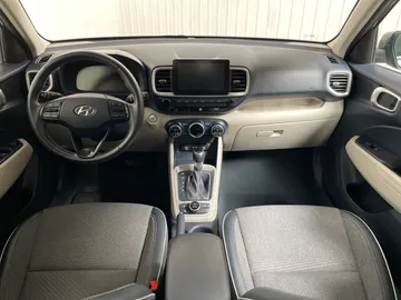 2025 Hyundai Venue - image 4