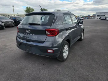 2025 Hyundai Venue - image 7