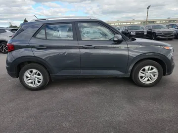 2025 Hyundai Venue - image 4