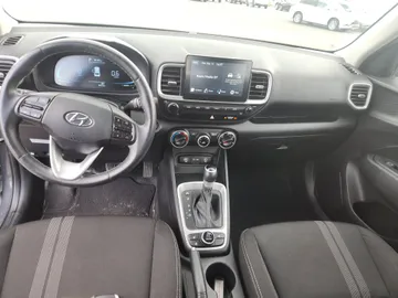 2025 Hyundai Venue - image 10
